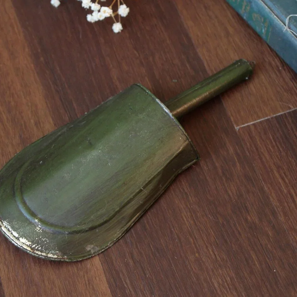 Vintage Painted Metal Scoop, Green with Hand Painted Folk Art, Flour or Grain - Picture 10 of 10